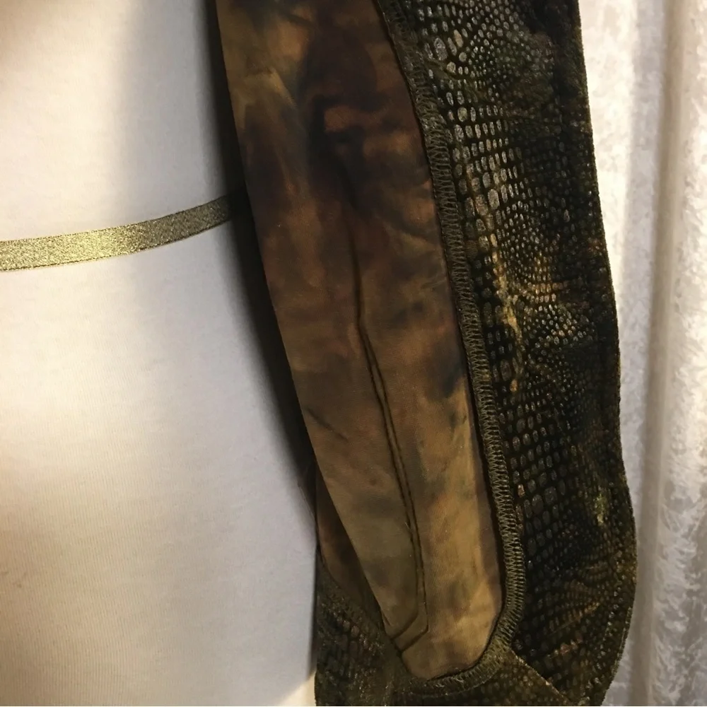 15 Velvet Green snake print Blazer with Embellished buttons Size  Small